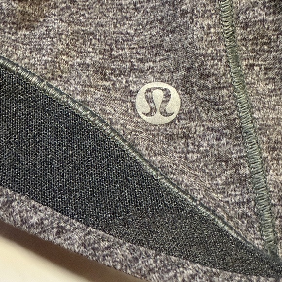 Lululemon Run Speed Shorts 4” Gray Black Stripe Size 6 Zip Pocket - Picture 2 of 10